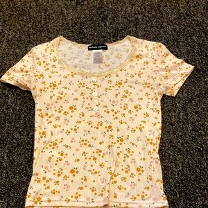 basic flower fitted tee